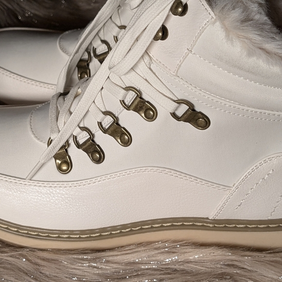 Women's Outdoor Faux Fur Boots - Picture 14 of 16